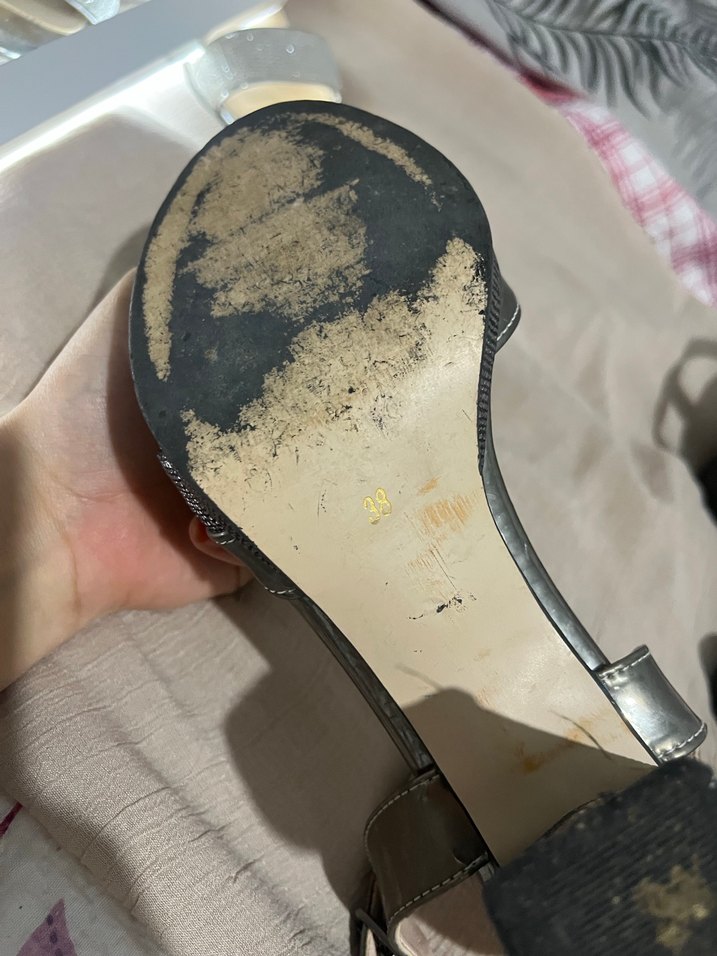 Gri Metalik Tokalı Blok Topuklu Kadın Ayakkabı - Görsel 3