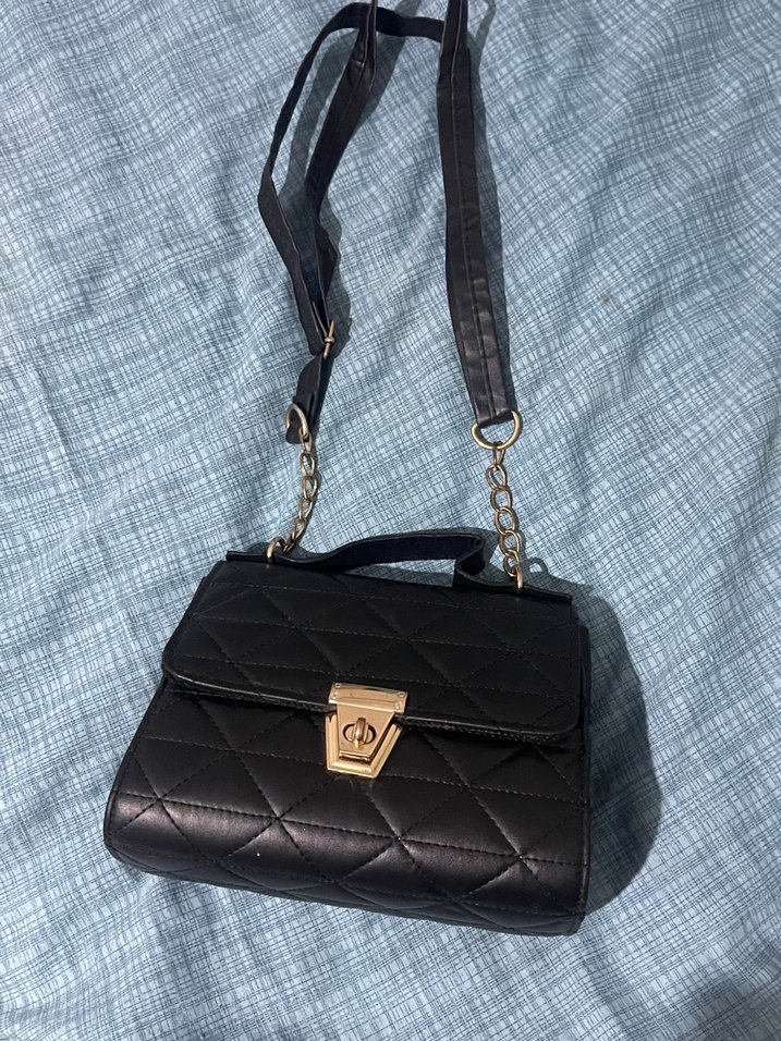 Siyah Deri Kapaklı Kadın Çanta - Görsel 2