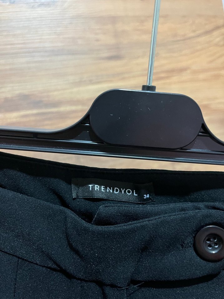 Kadın Siyah Midi Kumaş Pantolon - Görsel 3