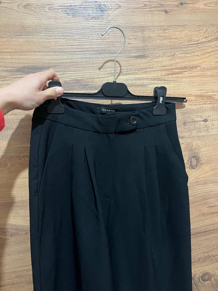 Kadın Siyah Midi Kumaş Pantolon - Görsel 2