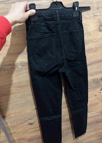 Kadın Siyah Düğmeli Dar Kesim Midi Kot Pantolon - Görsel 4