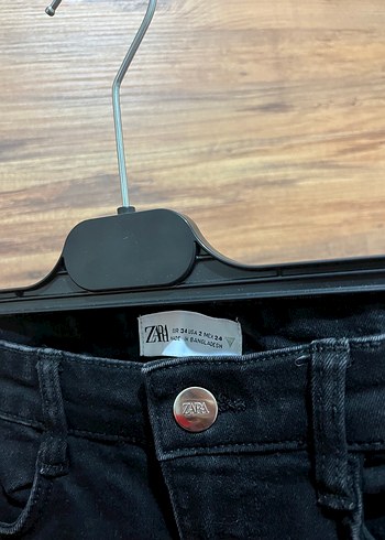 Kadın Siyah Düğmeli Dar Kesim Midi Kot Pantolon - Görsel 3