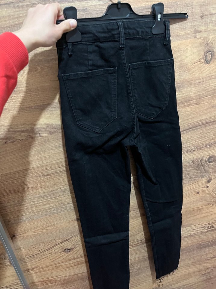 Kadın Siyah Düğmeli Dar Kesim Midi Kot Pantolon - Görsel 4