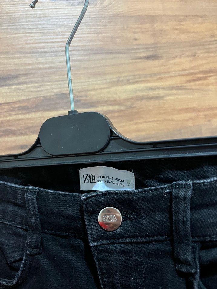 Kadın Siyah Düğmeli Dar Kesim Midi Kot Pantolon - Görsel 3