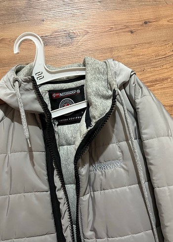 Gri Kapüşonlu Fermuarlı Erkek Kış Montu - Görsel 2