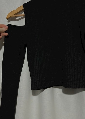 Kadın Siyah Omuz Detaylı Triko Crop Kazak - Görsel 2