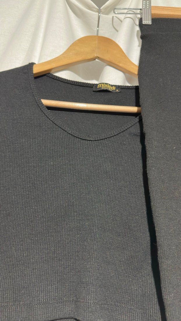 Siyah Bluz Etek Fitilli Triko Takım - Görsel 2