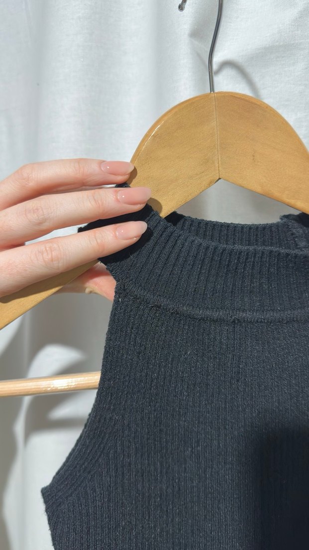 Yüksek Yakalı Kolsuz Siyah Kadın Triko Bluz - Görsel 2