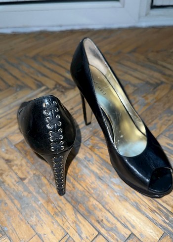 Nine West Parlak Siyah Yılan Desenli Platform Topuklu