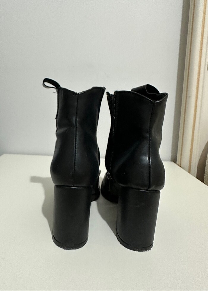 Topuklu Bot - Görsel 4