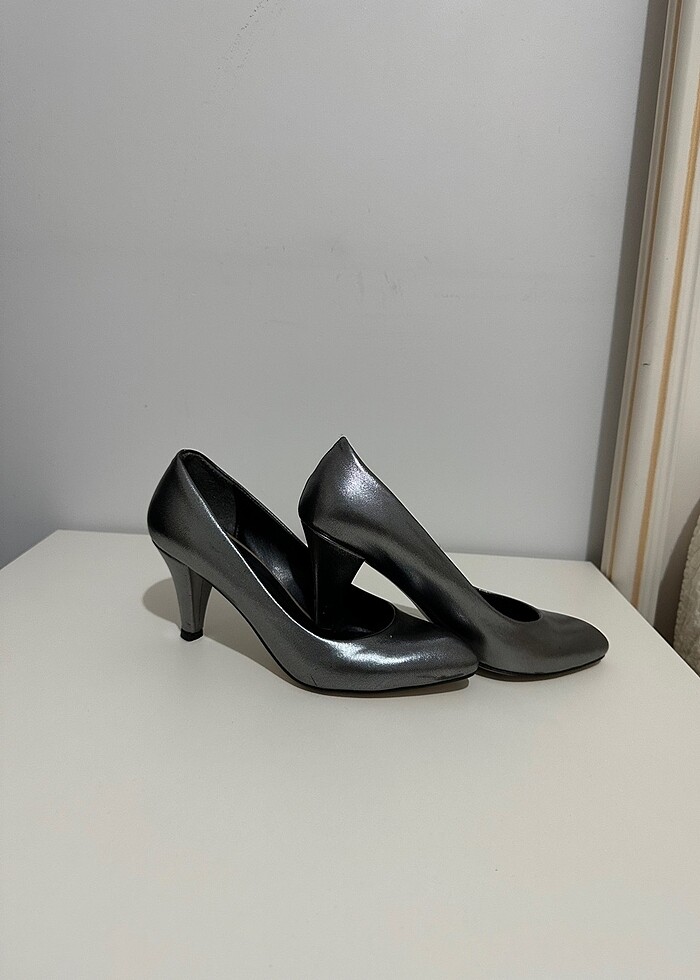 Antrasit topuklu ayakkabı - Görsel 2