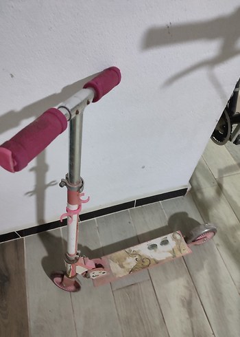 Diğer Pembe Pastel Çocuk Scooter'ı