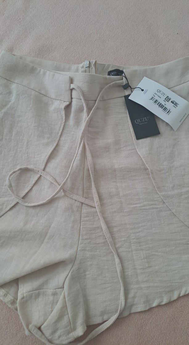 Keten Kumaşlı Kemerli  Mini Şort - Görsel 2