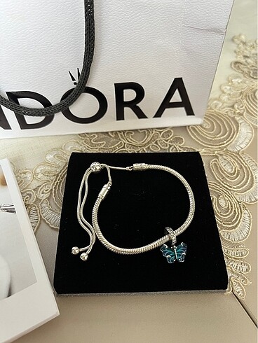 Pandora Pandora bileklik ve charm