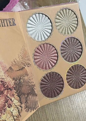 Mujgan Kontür, Allık ve Aydınlatıcı Far Paleti - Görsel 4