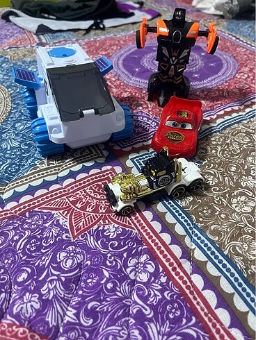 Görseldeki tüm oyuncaklar