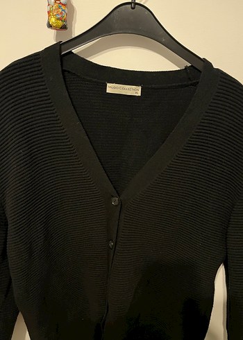 Siyah Düğmeli mudo Kadın Hırka - Görsel 2