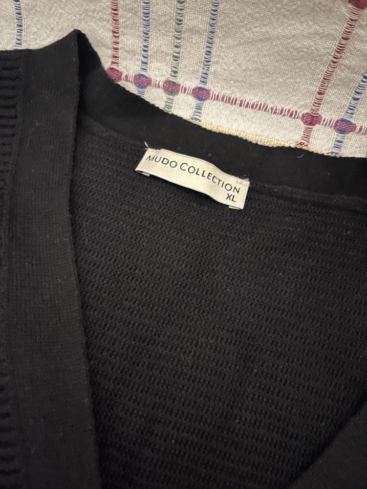 Siyah Düğmeli mudo Kadın Hırka - Görsel 3