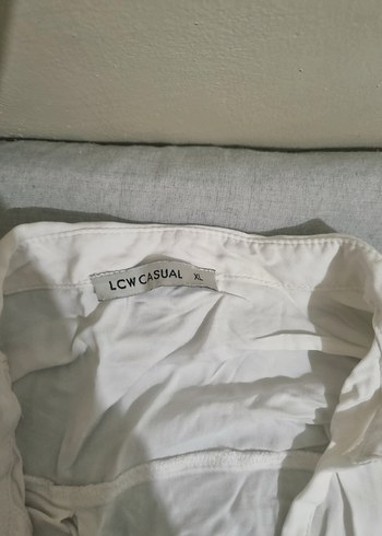 Düğmeli Beyaz Keten Kadın Gömlek - Görsel 3