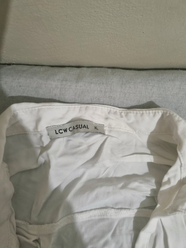 Düğmeli Beyaz Keten Kadın Gömlek - Görsel 3