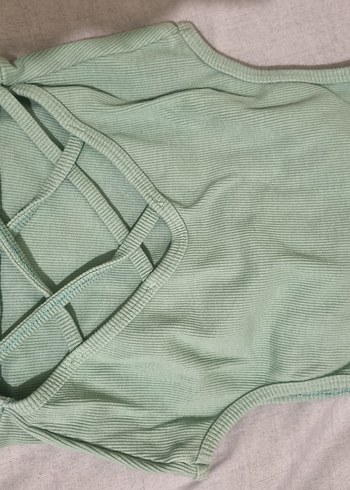 Yeşil V Yaka Kolsuz Crop Top - Görsel 2