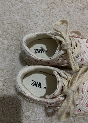21 Beden beyaz Renk Zara Çocuk ayakkabı