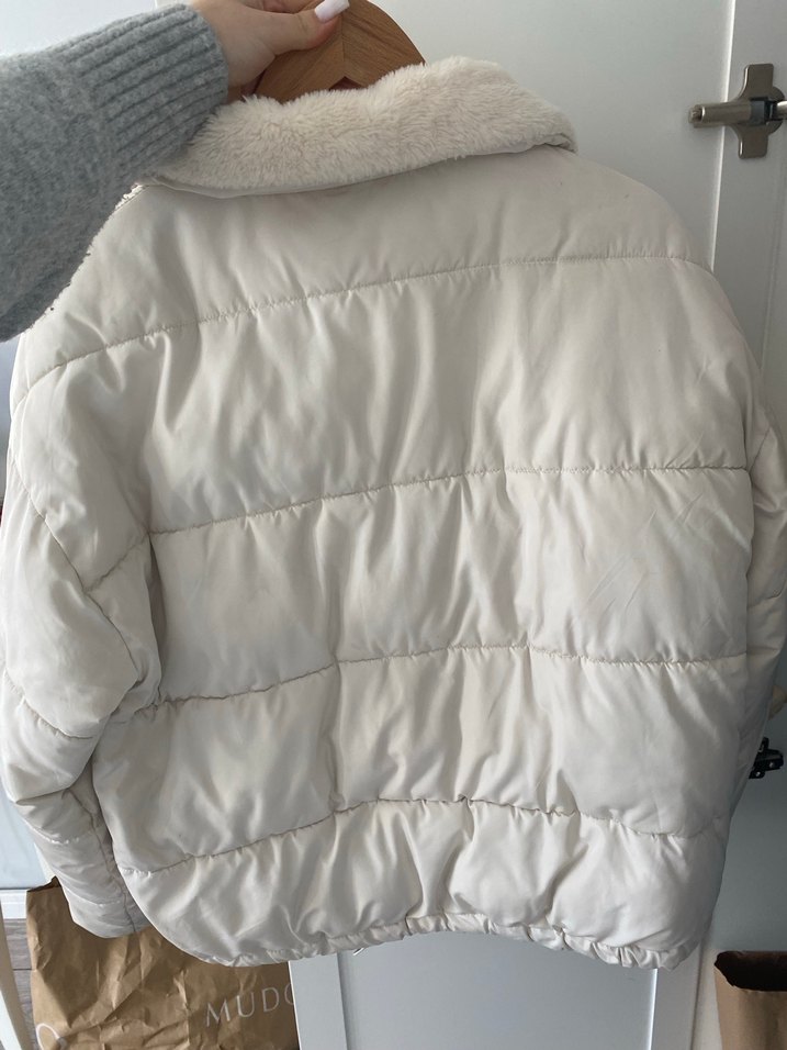 Beyaz Kürk Detaylı Kadın Kışlık Mont - Görsel 2