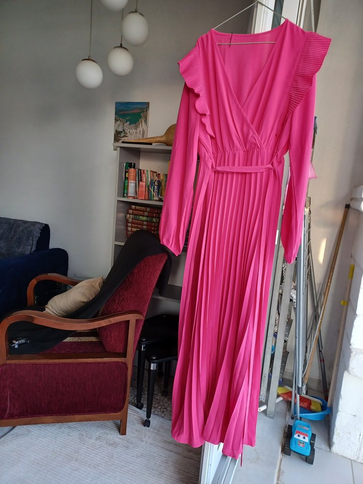 Pembe Piliseli Uzun Askılı Elbise - Görsel 3