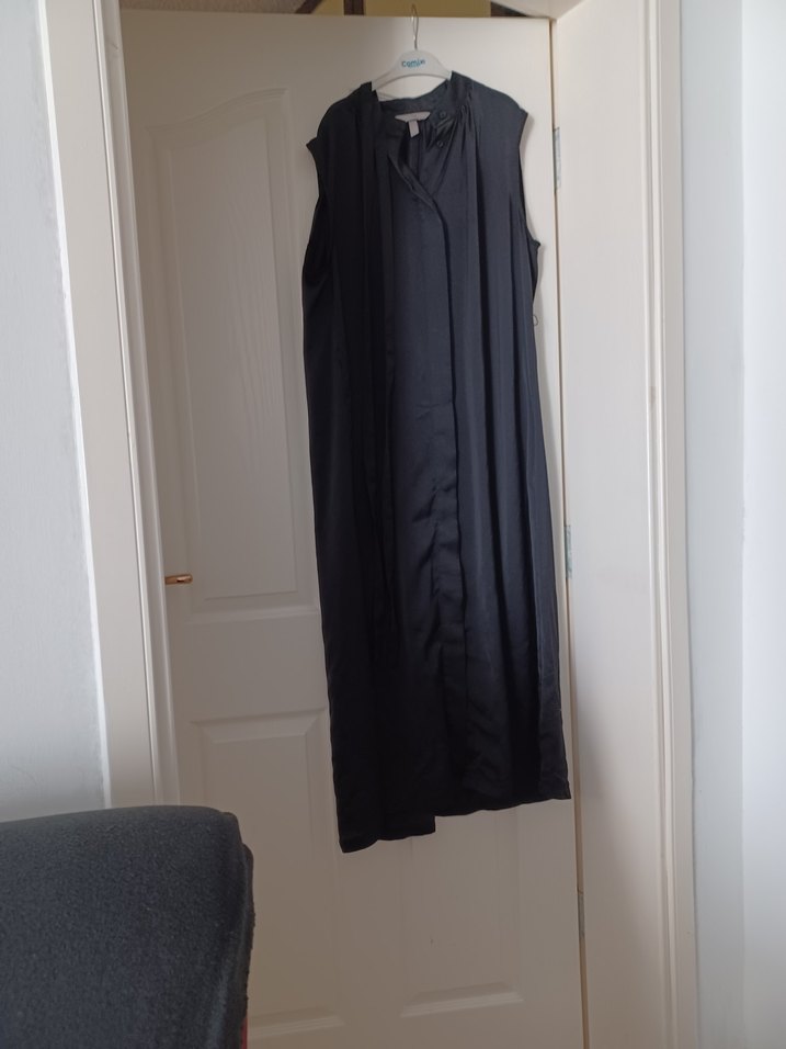 Siyah V Yaka Kolsuz Uzun Elbise - Görsel 4