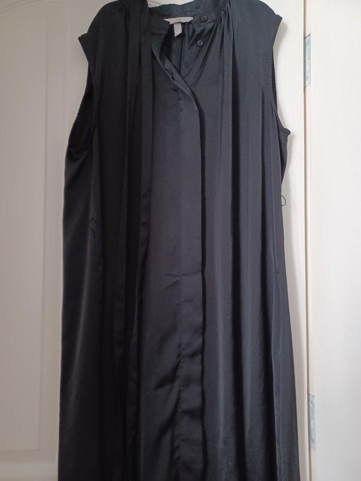 Siyah V Yaka Kolsuz Uzun Elbise - Görsel 2