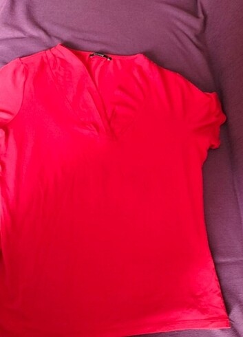 Nar çiçeği renginde V yaka normal kesim kısa kollu penye  - Görsel 2