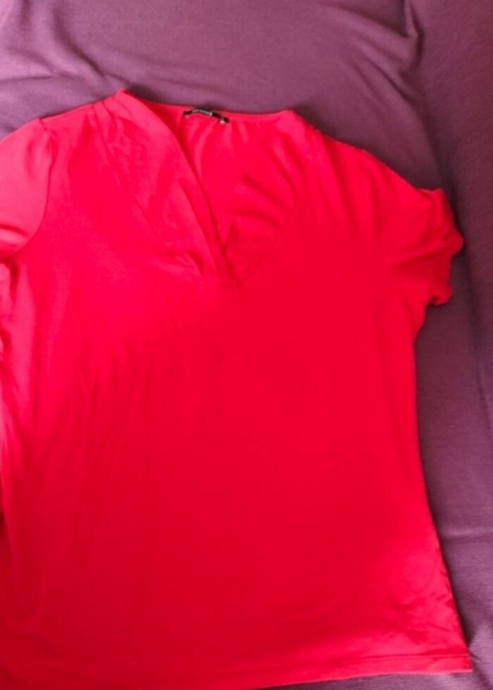 Nar çiçeği renginde V yaka normal kesim kısa kollu penye  - Görsel 2