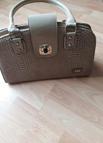 Ürün çok kaliteli yılan derisi desenli şık çanta - Görsel 3