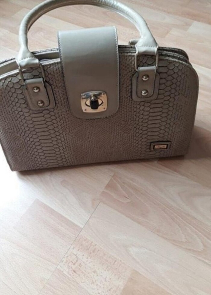 Ürün çok kaliteli yılan derisi desenli şık çanta - Görsel 3