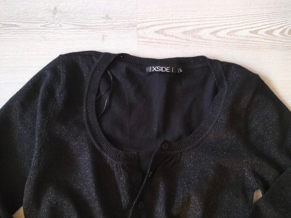 Siyah Düğmeli Fit Kesim Kadın Hırka - Görsel 2