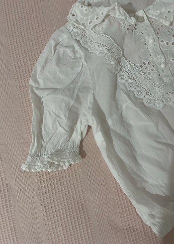 Dantel Detaylı Beyaz Kısa Kollu Keten Bluz - Görsel 3