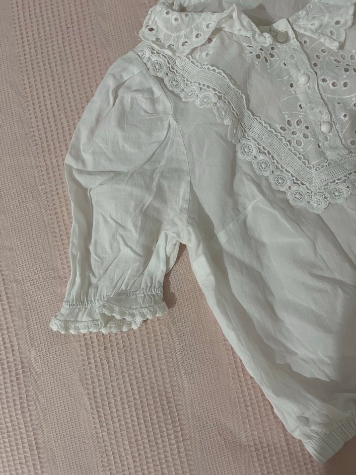 Dantel Detaylı Beyaz Kısa Kollu Keten Bluz - Görsel 3