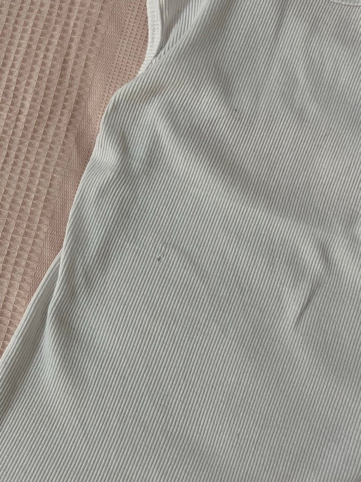 Beyaz Atlet Göğüs Detaylı - Görsel 3