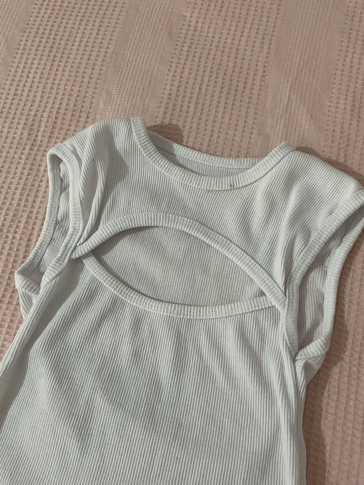 Beyaz Atlet Göğüs Detaylı - Görsel 2