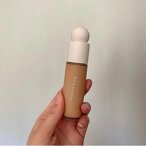 Diğer Fare Beauty aydınlatıcı