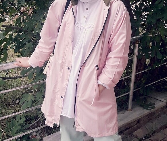 Pembe yağmurluk
