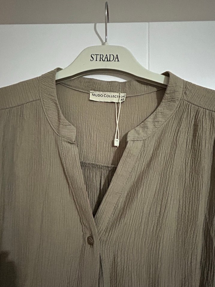 Düğmeli V Yakalı Uzun kollu - Görsel 2