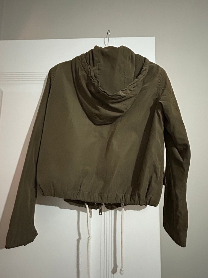 Kapüşonlu Düğmeli Kadın Ceket - Görsel 3