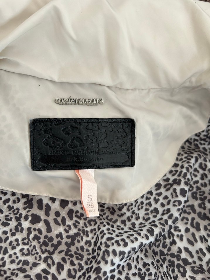 Kürk Detaylı Ekru Kadın Kışlık Mont - Görsel 3