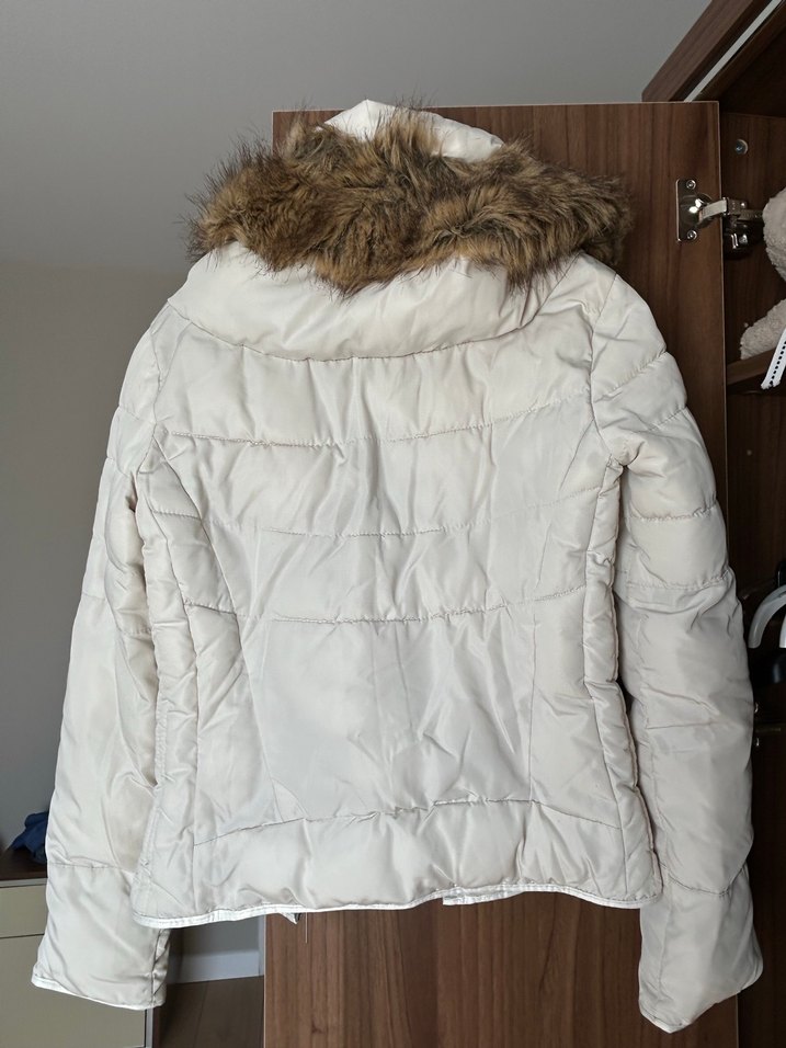 Kürk Detaylı Ekru Kadın Kışlık Mont - Görsel 2