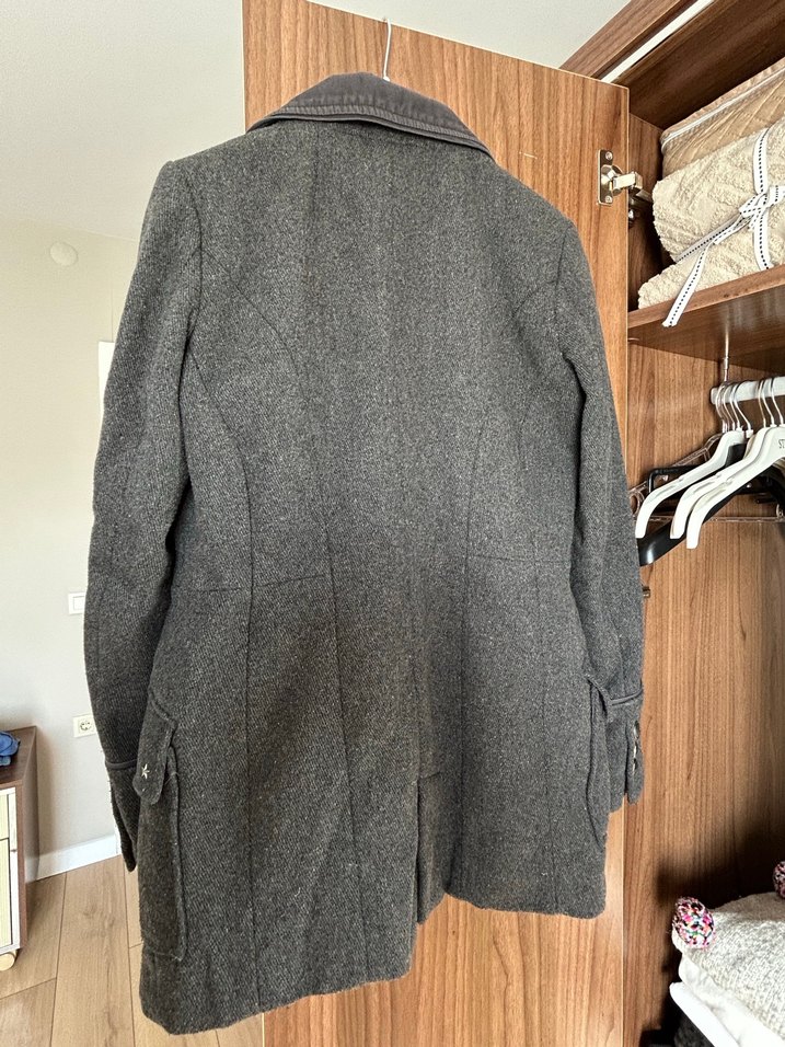 Düğmeli Gri Kaban - Görsel 2