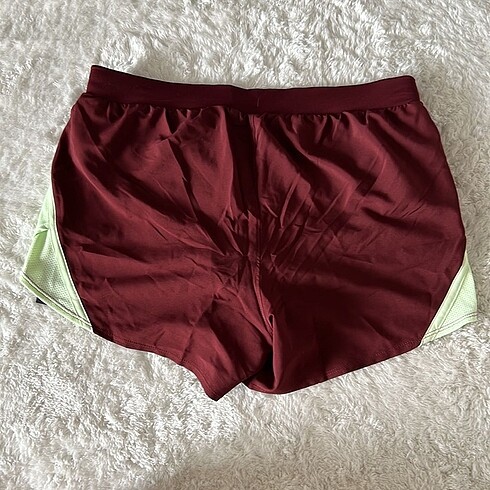 m Beden bordo Renk Under armour koşu şortu