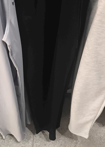 Siyah Kadın Midi Rahat Kesim Kumaş Pantolon - Görsel 2