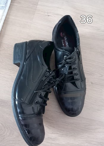 Siyah Bağcıklı Kadın Klasik Topuklu Ayakkabı