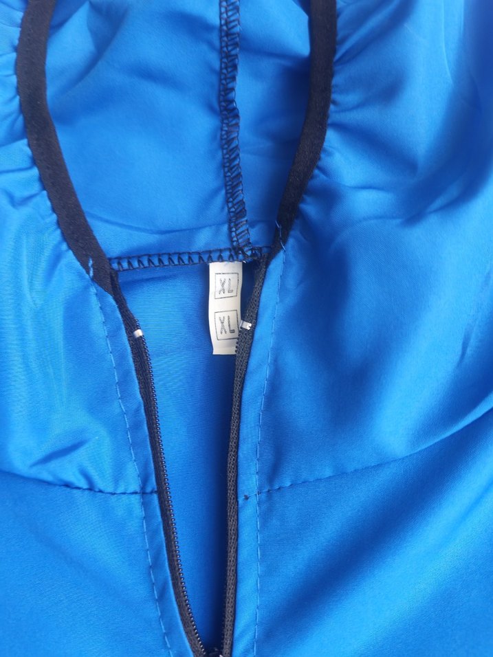 Mavi Kapüşonlu Yağmurluk - Görsel 4